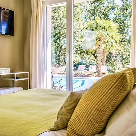 Nice In With Wifi, 3 Bedrooms And Outdoor Swimming Pool