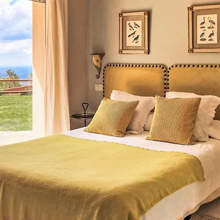 Nice In With Wifi, 3 Bedrooms And Outdoor Swimming Pool